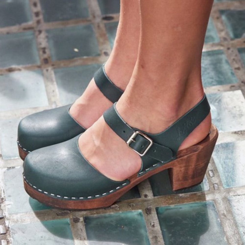 NEW! Lotta From Stockholm Highwood dark green clogs on brown base